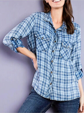 Billy T Women's Blue & White Plaid Button Down Shirt, Large